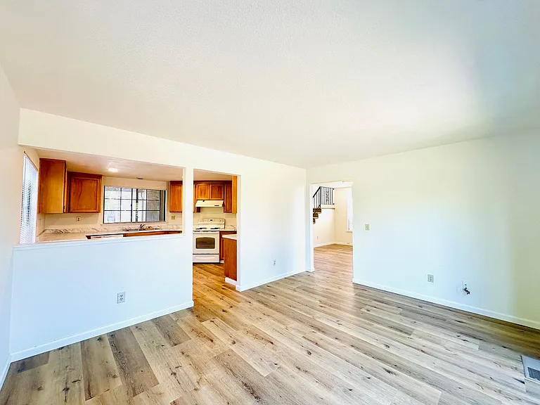 1537 Yarberry Dr — Photo 9