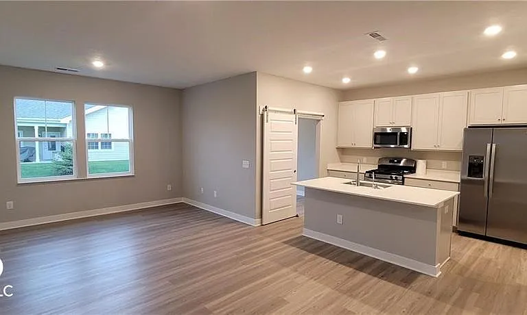 9829 Kenwood St — Photo 2