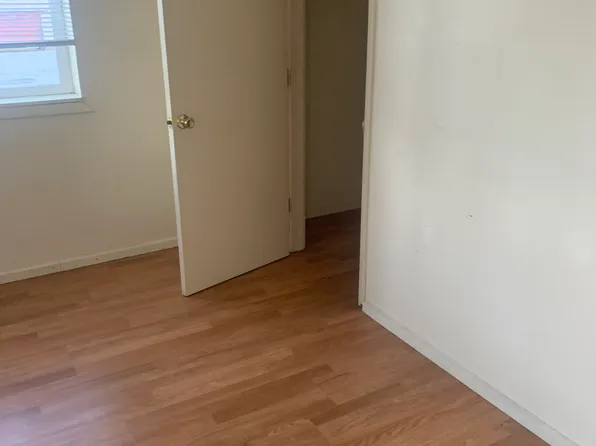 2 bed, 1.0 bath, 850 sqft, $1,300, 44 W Lake St #2, Weed, CA 96094