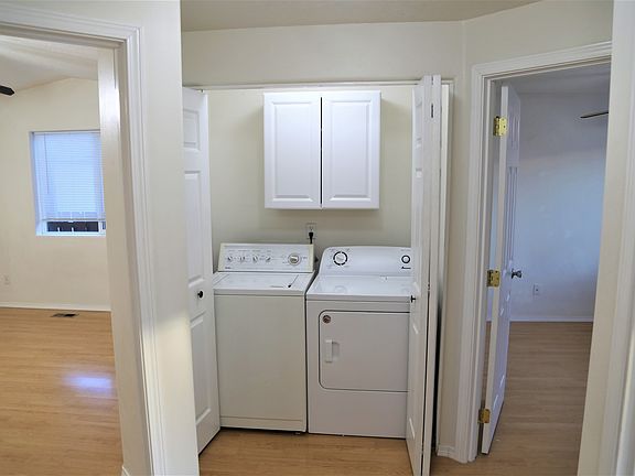 4th image of 137 SW Wake Robin Ave