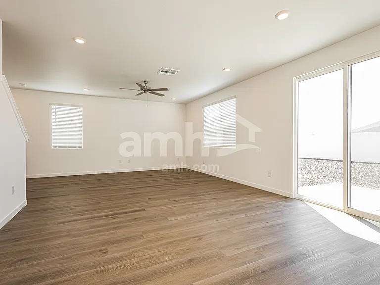 949 Harvey St — Photo 6