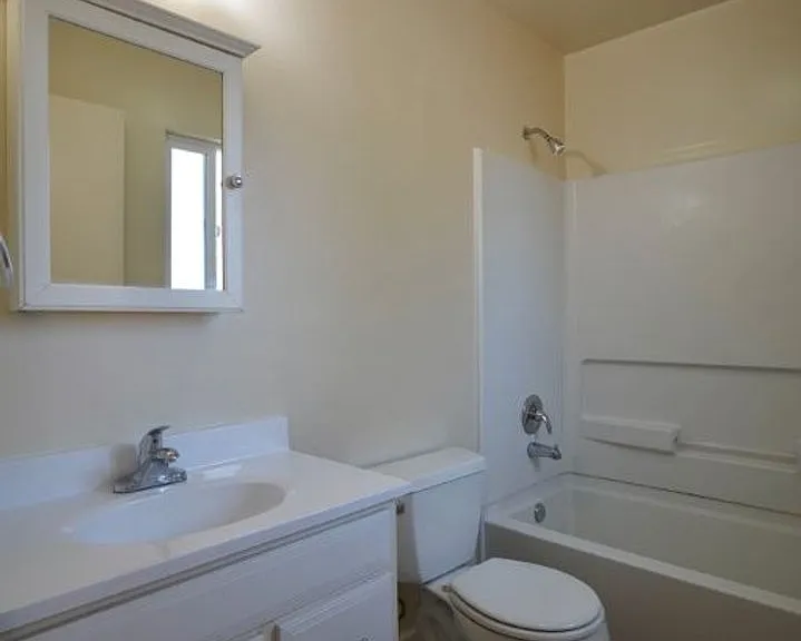 RIV511-525 — Photo 14