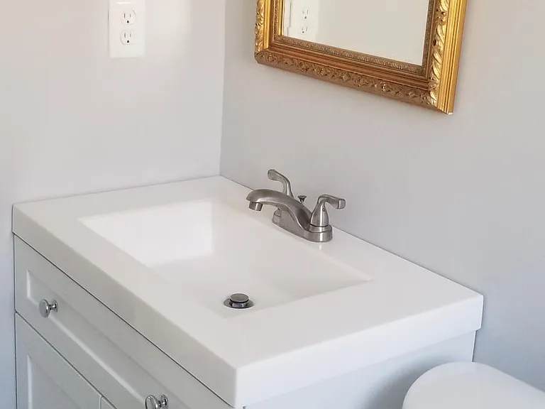 2nd floor full bathroom