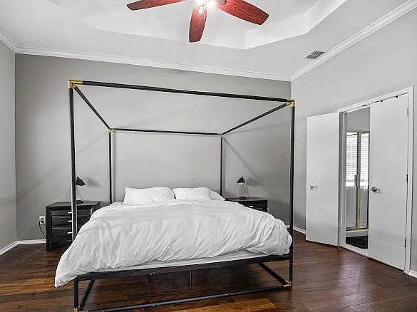 10800 Alexandria Dr — Photo 14