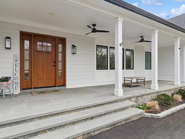 47 Old Riverhead Rd — Photo 3
