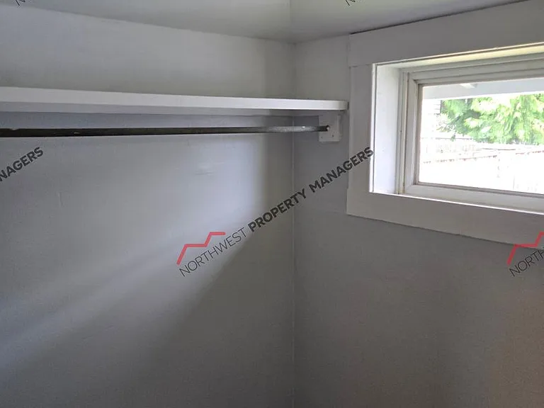927 Marion St — Photo 14