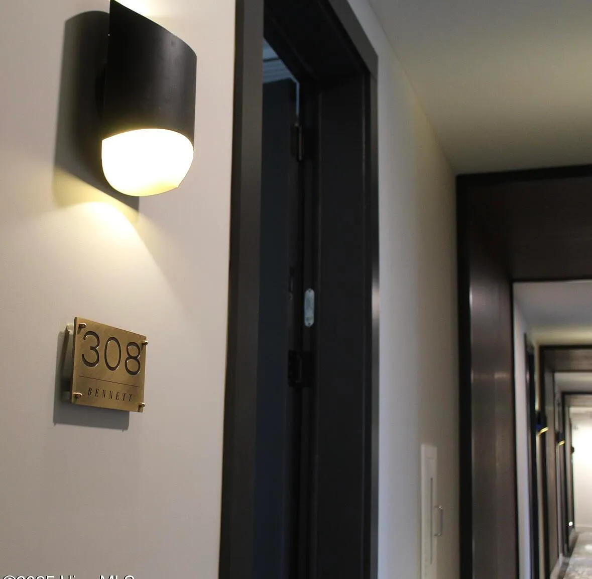 2 bed, 2.0 bath, 900 sqft, $1,685 — Photo 2