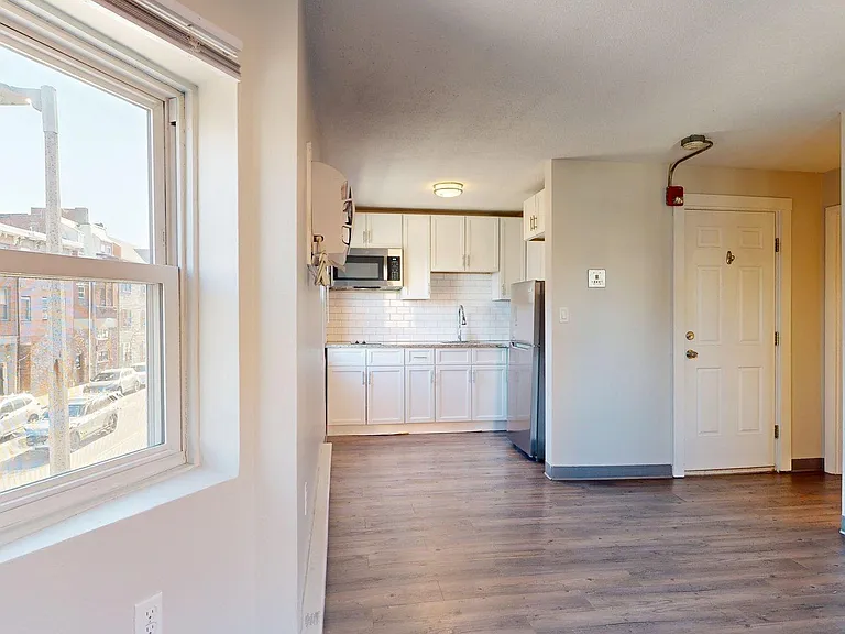 298 Meridian St #5 — Photo 11