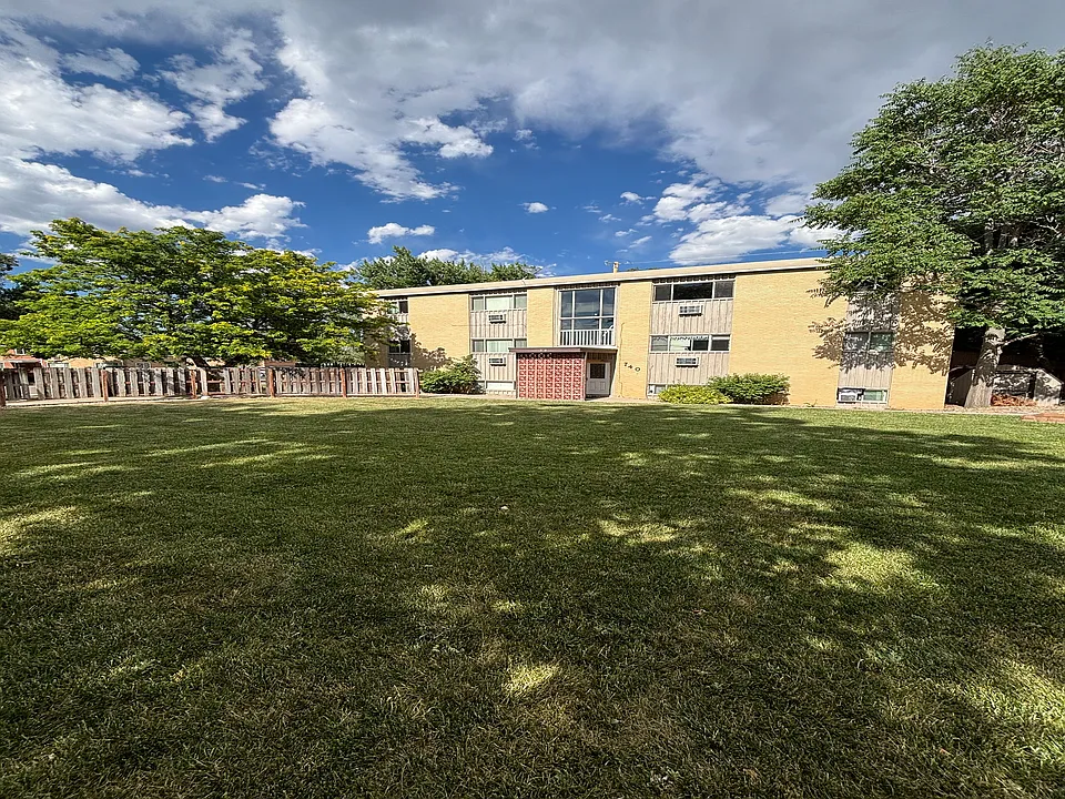 Redwood Apartments