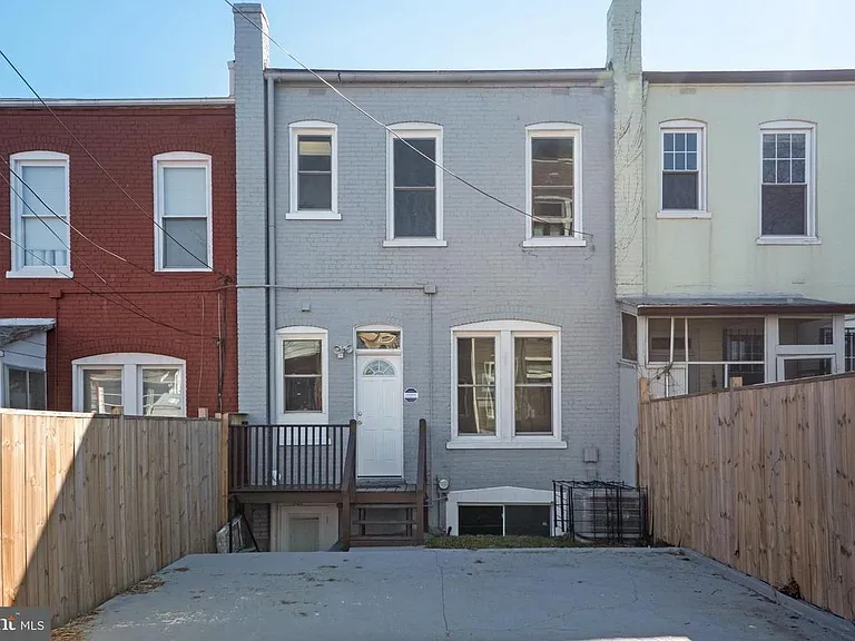 465 Luray Pl NW — Photo 25