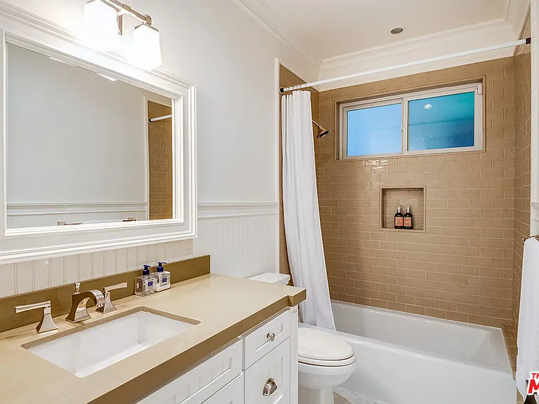 10161 Valley Spring Ln — Photo 26