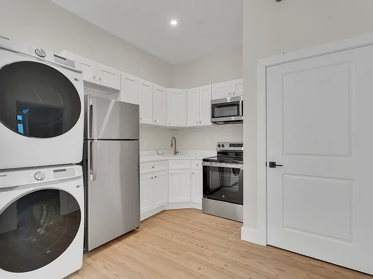 472 Main St — Photo 5