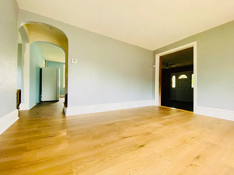 328 Newton St — Photo 11