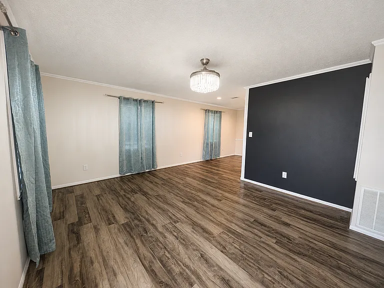 207 W Mink St — Photo 3