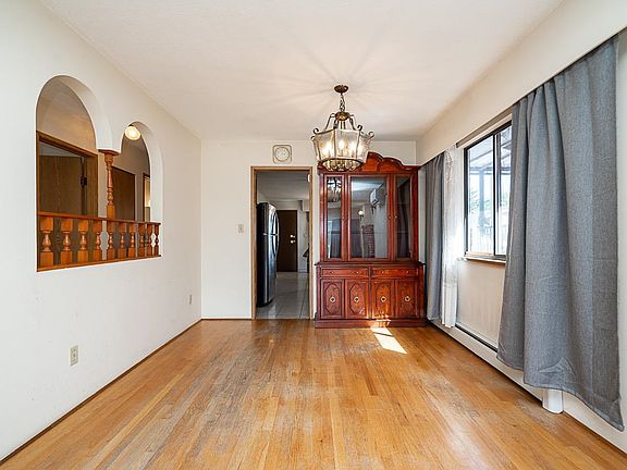 4th image of 4332 Victoria Dr