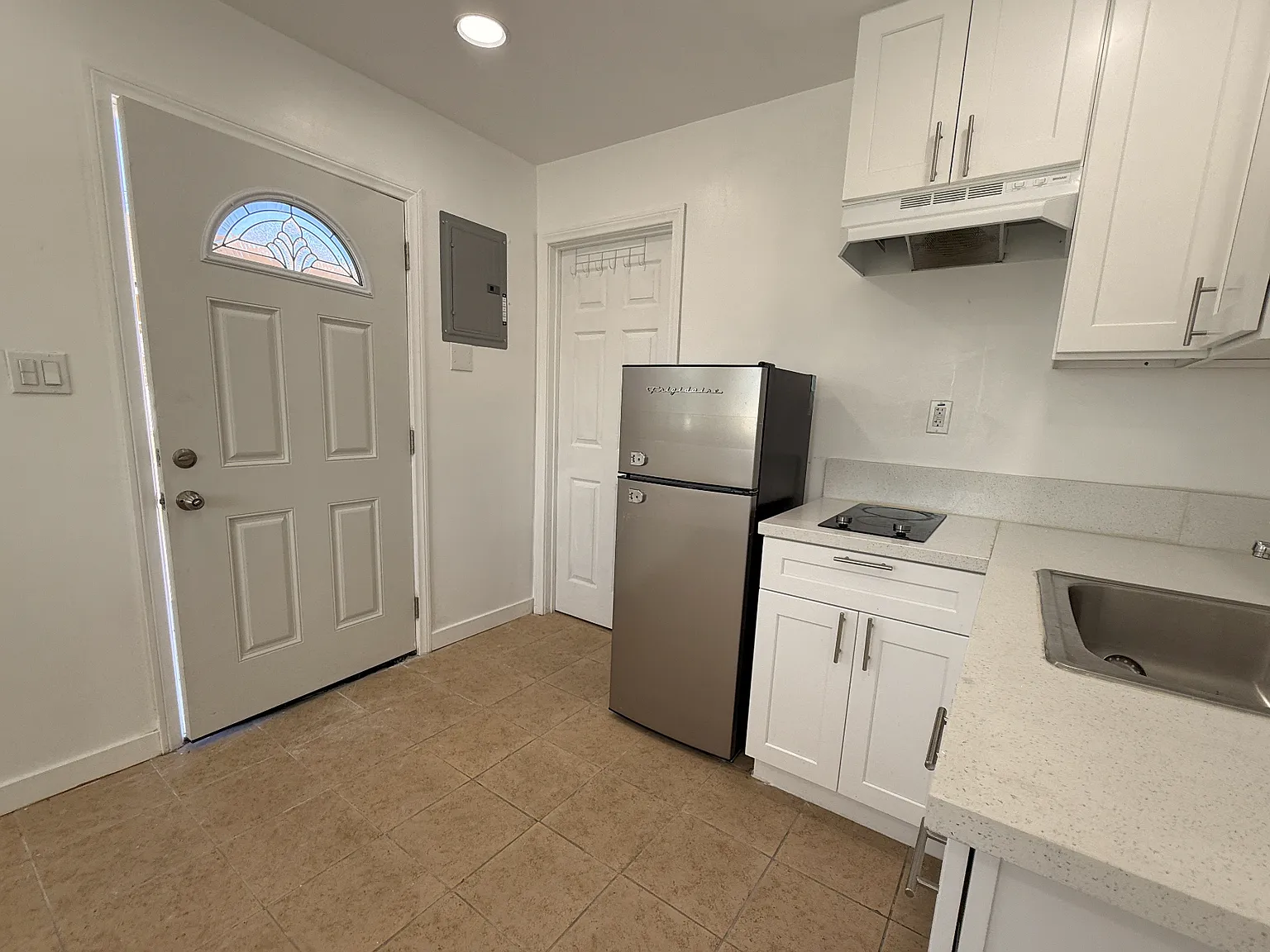 Studio, 200 sqft, $1,600 — Photo 4