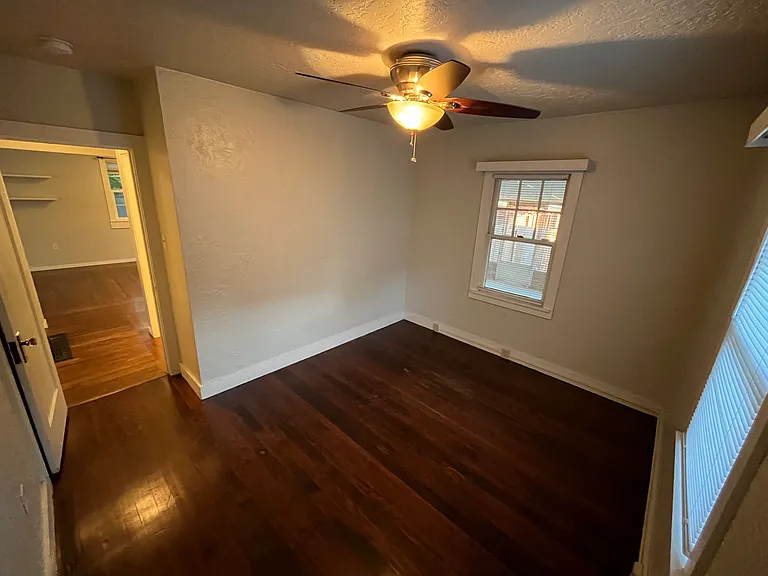 531 Elefa St — Photo 11