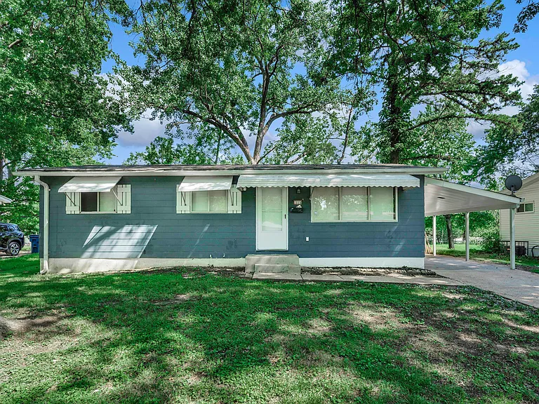 1016 Forestwood Dr — Photo 2