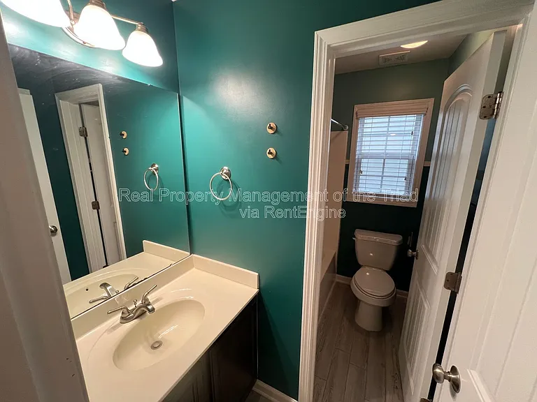 1950 Glenkirk Dr — Photo 16