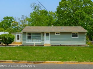 1110 Overlook Dr, Toms River, NJ 08753