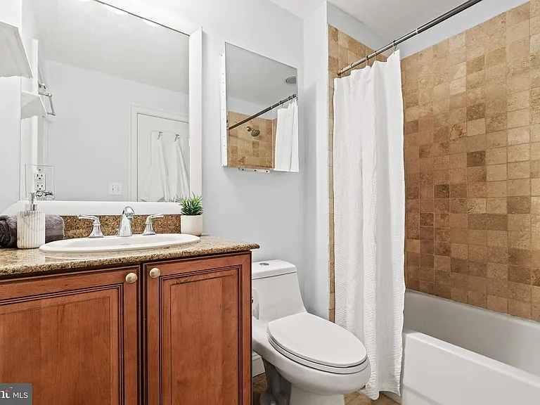 1740 18th St NW #202 — Photo 12