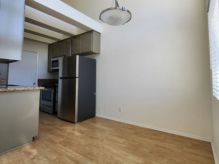 3750 Kelton Ave #202 — Photo 11