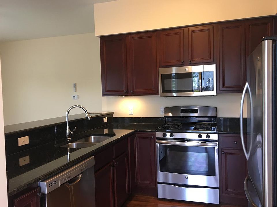 Kitchen w granite & stainless