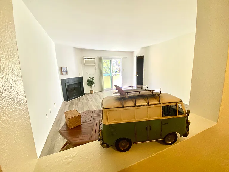 2400 Walnut Ave #7 — Photo 7