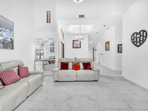 4th image of 22710 Meridiana Dr