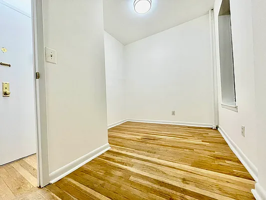 Rented by HOLTON REAL ESTATE INC. | media 22