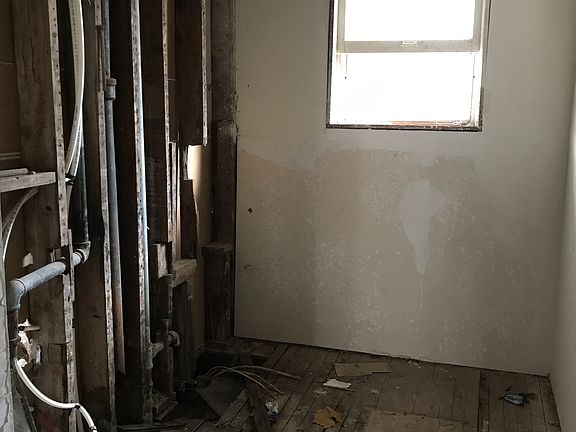 3rd image of 523 N Beard Ave