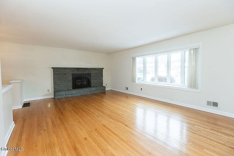 4th image of 22 Danielwood Drive