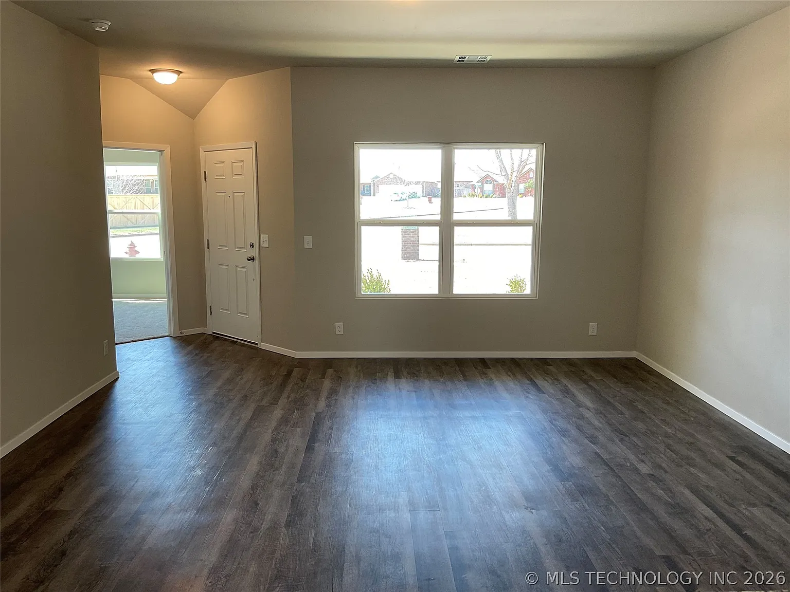4 bed, 2.0 bath, 1631 sqft, $1,895 — Photo 4