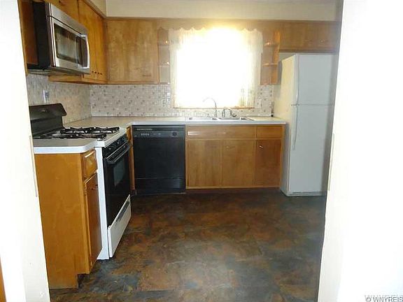 5th image of 153 Newell Ave