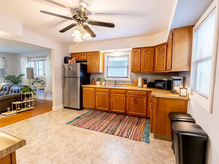 2942 Losey Blvd S — Photo 4