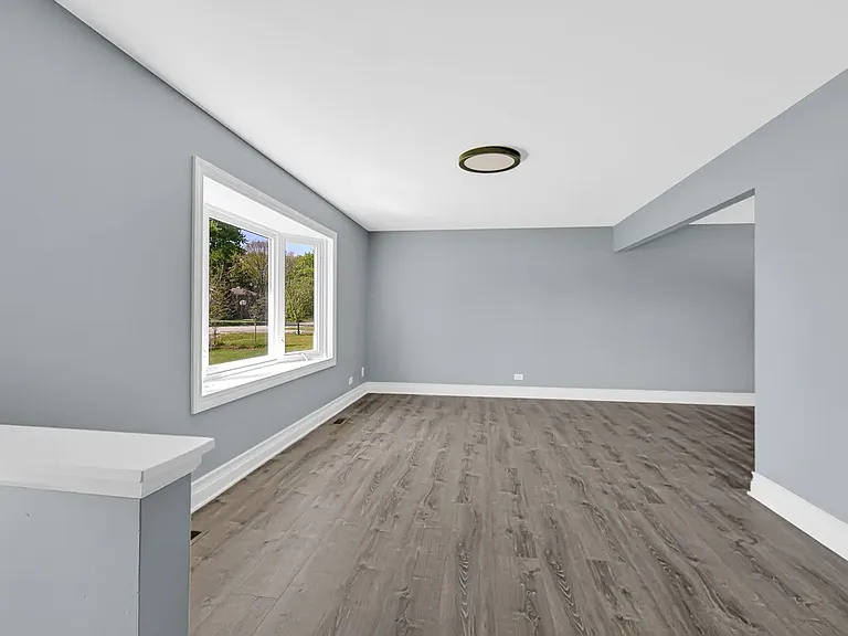 28W502 Leverenz Rd — Photo 4