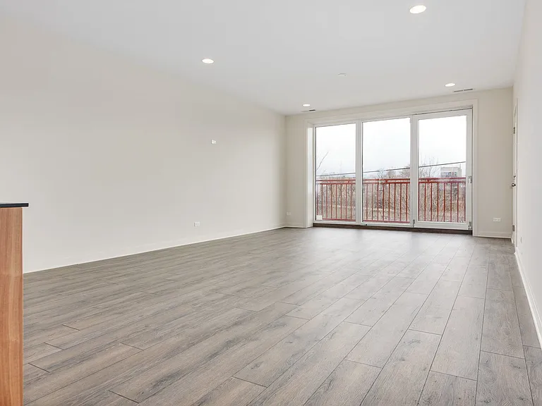 2824 W Van Buren St #302 — Photo 15