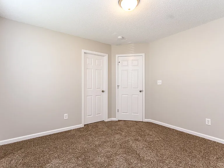 672 Cloverfield Ln — Photo 11