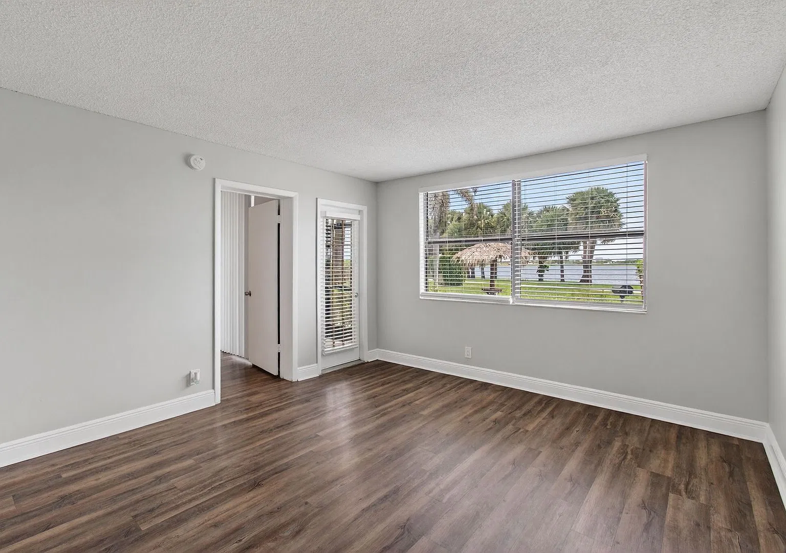 714 Executive Center Dr — Photo 3