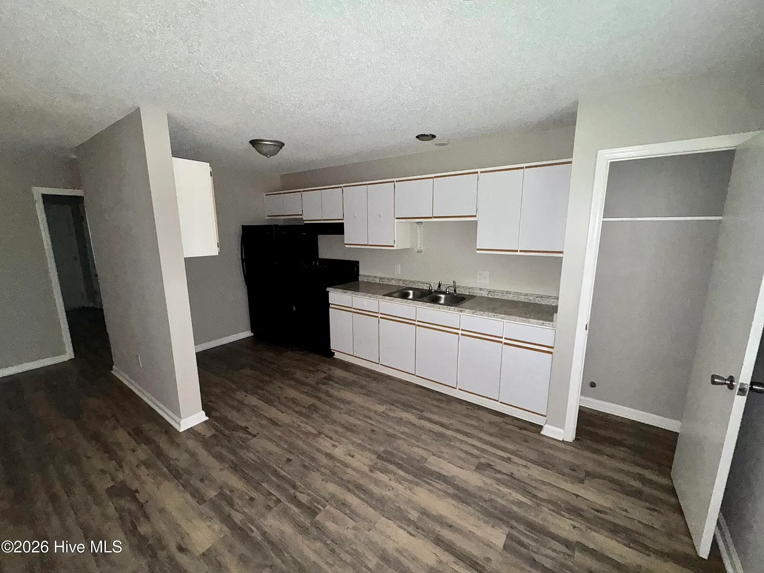 1 bed, 1.0 bath, $750 — Photo 3