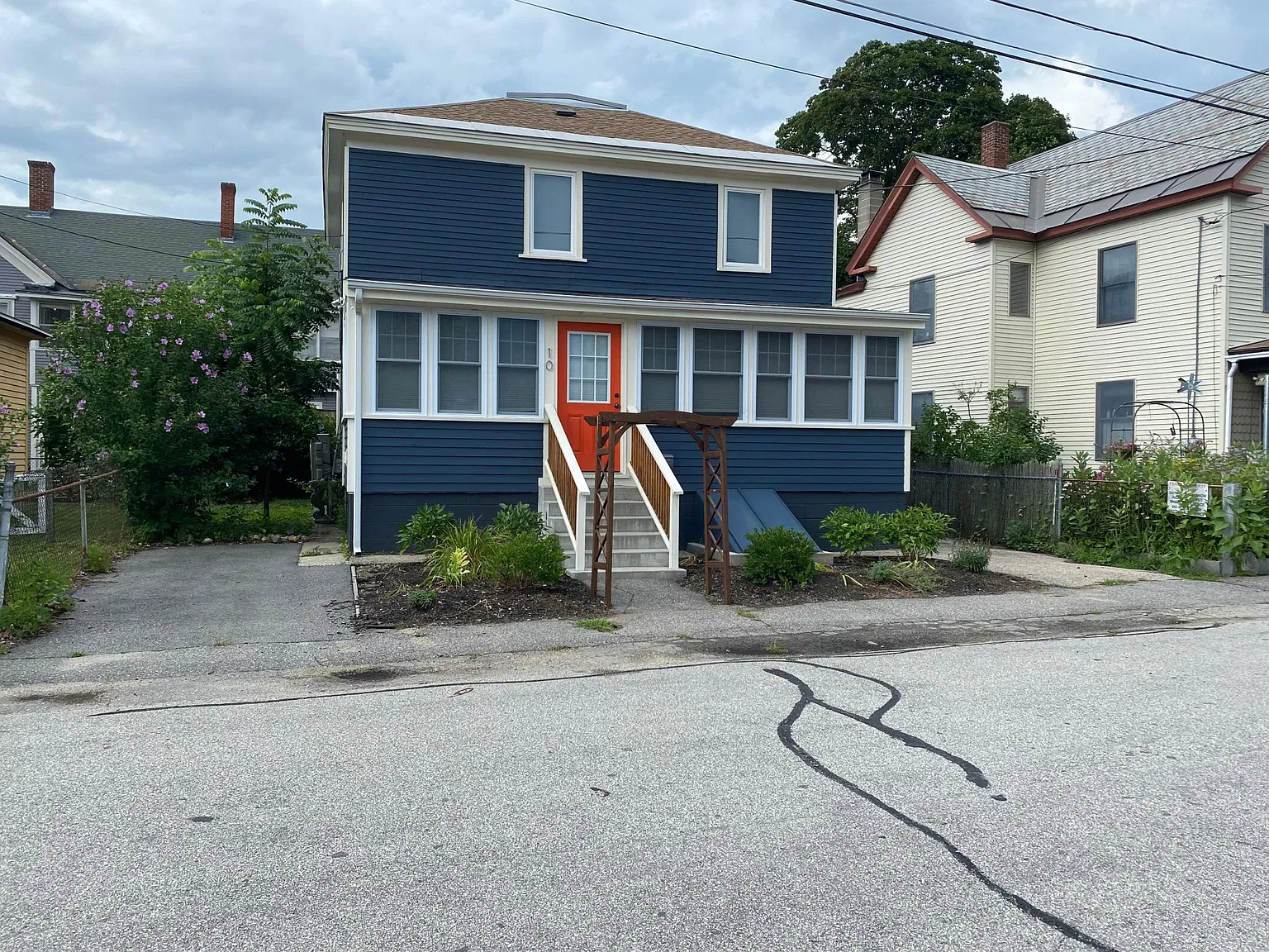10 Greenlawn St — Photo 1