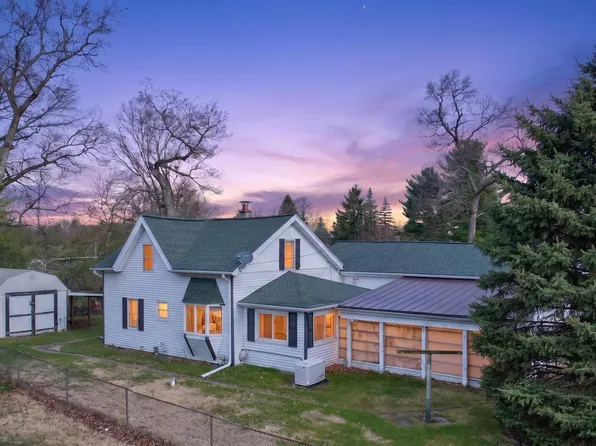 325 Ackerson Lake Dr, Jackson, MI 49201