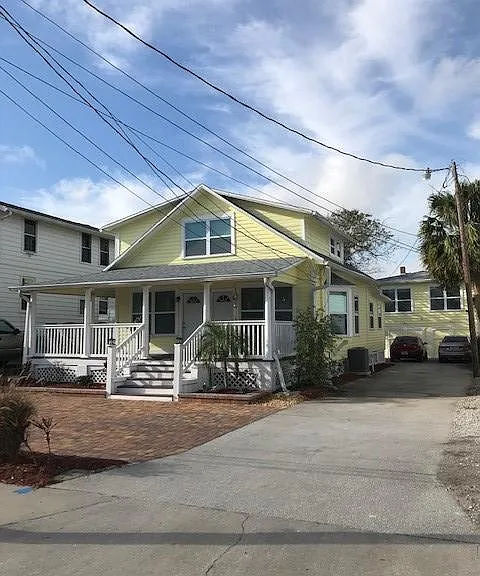 32 S Oleander Ave — Photo 2