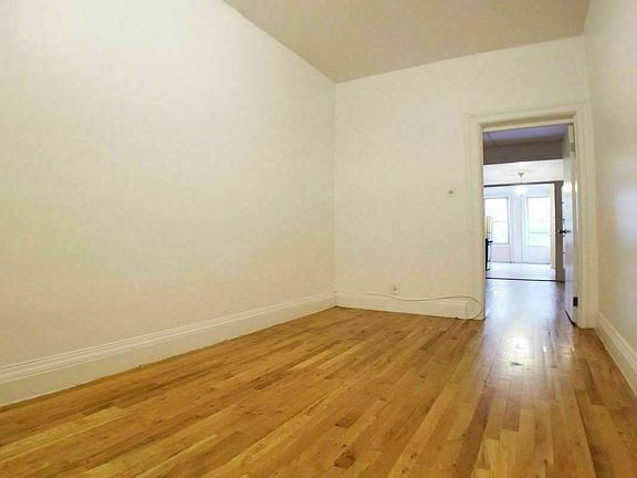 5th image of 318 Jefferson St