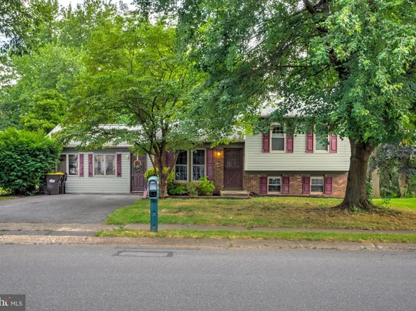 156 Warren Way, Lancaster, PA 17601