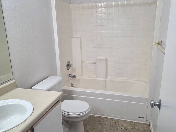 3rd image of 2595 Yori Ave APT H