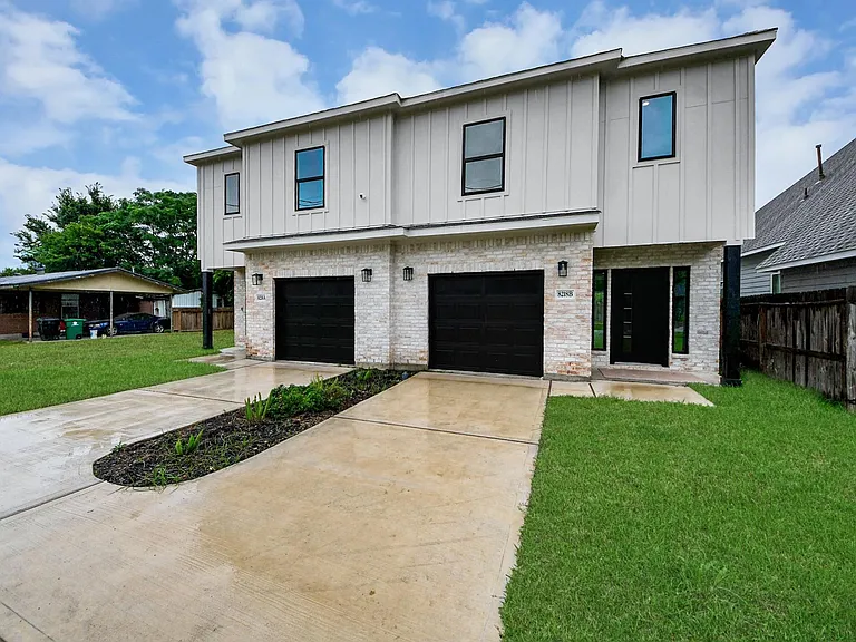 8218 Lawler St — Photo 3