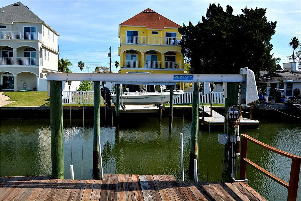 3 bed, 2.0 bath, 1348 sqft, $2,270 — Photo 3