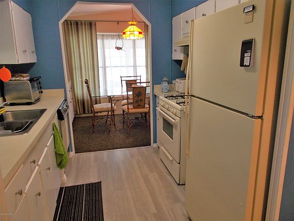 2nd image of 820 Bougainvillea Cir
