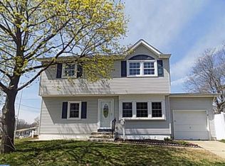 530 Oxford Dr, Maple Shade, NJ 08052